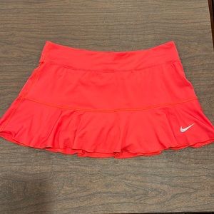 Women’s Medium Nike Dri-Fit Tennis Skort!
